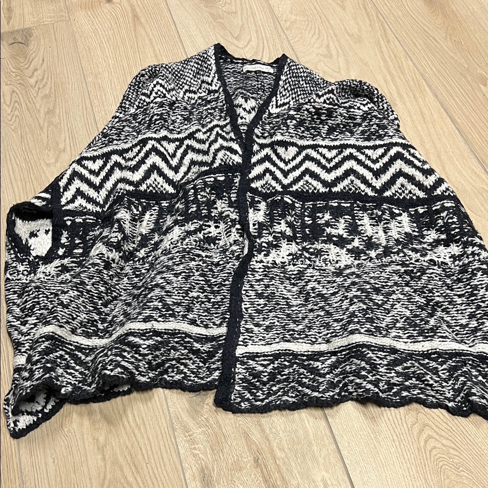 Abercrombie Cardigan Sweater Black White Acrylic Wool Vest Shawl Aztec